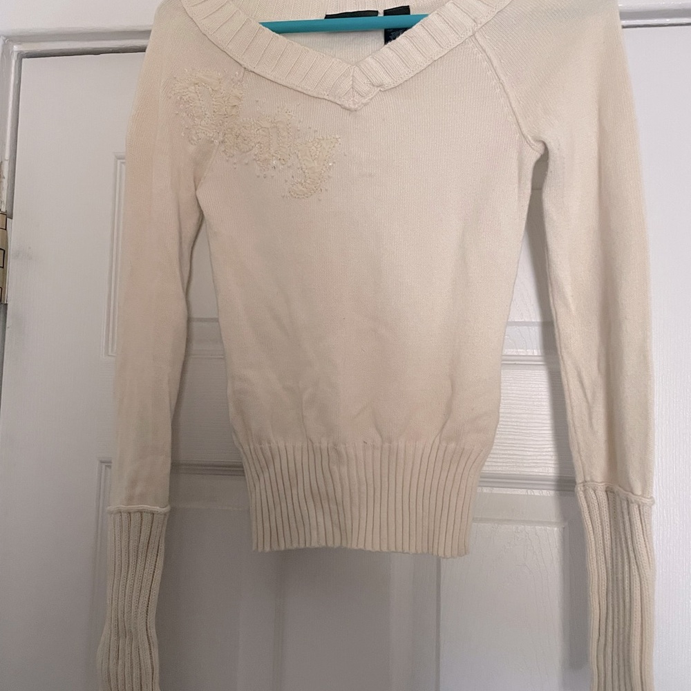 Xs DKNY women’s sweater, this is very beautiful cream colored sweater!!